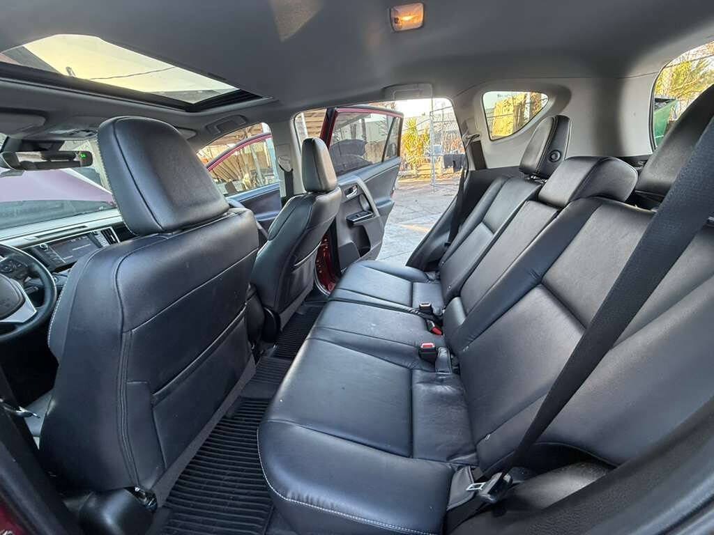 Used 2018 Toyota RAV4 Limited FWD image 12