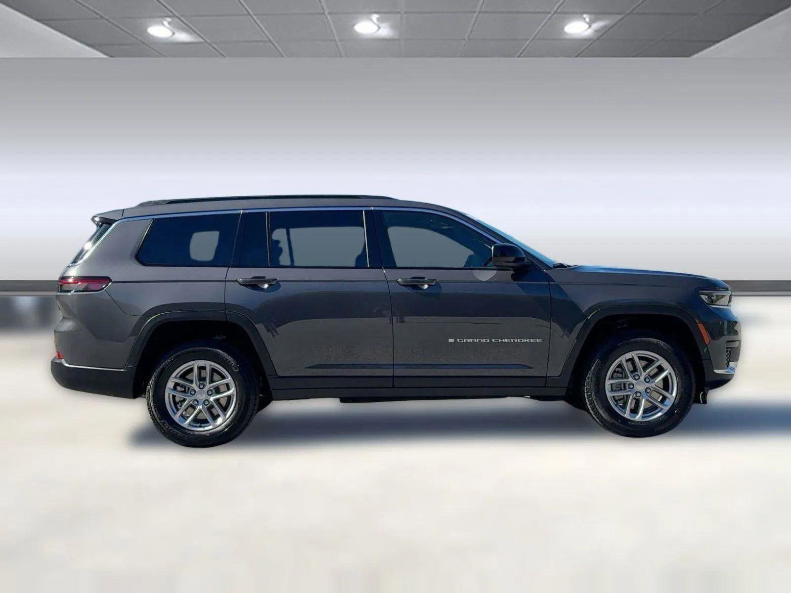 New 2025 Jeep Grand Cherokee L Laredo image 8