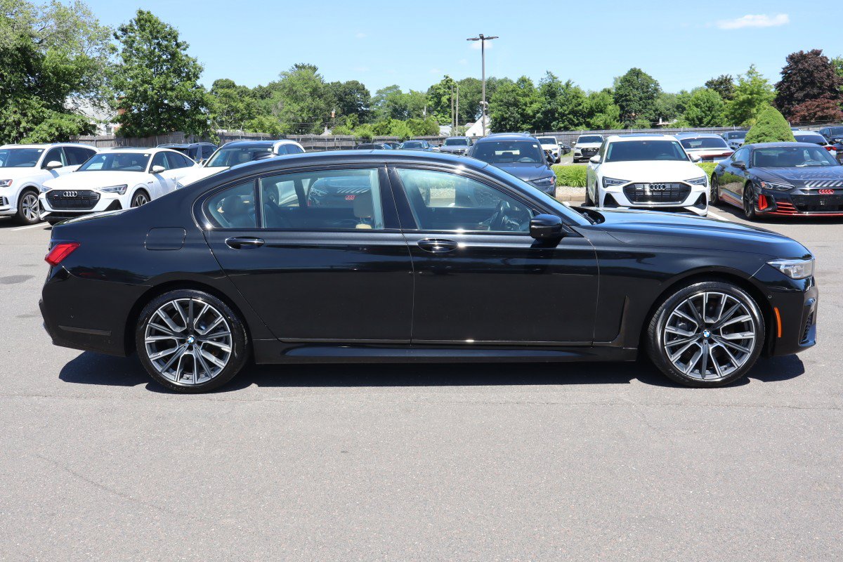 Used 2021 BMW 750i xDrive w/ Executive Package AWD/4WD image 4