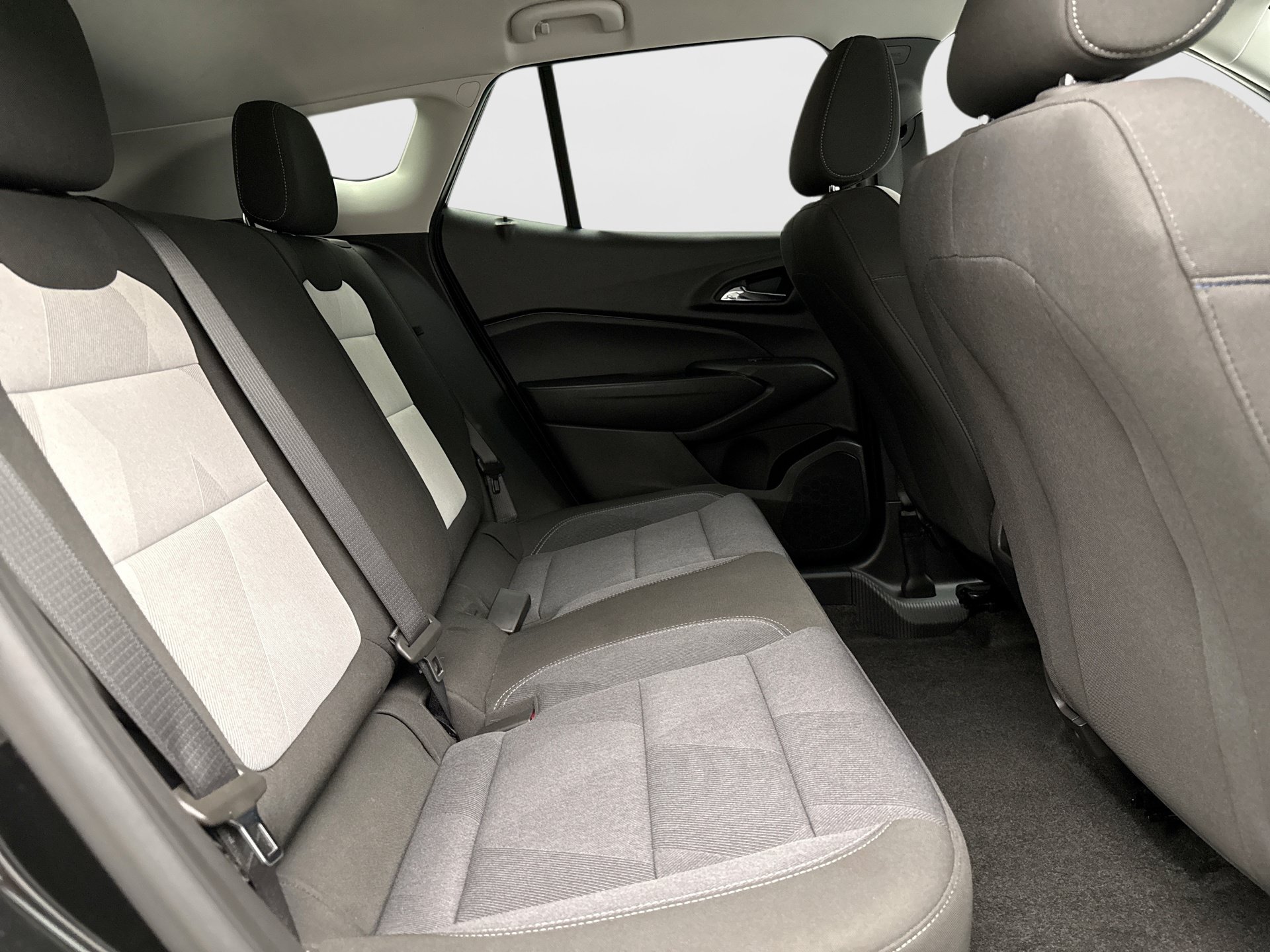 Used 2024 Chevrolet Trax LS w/ LS Convenience Package FWD image 17