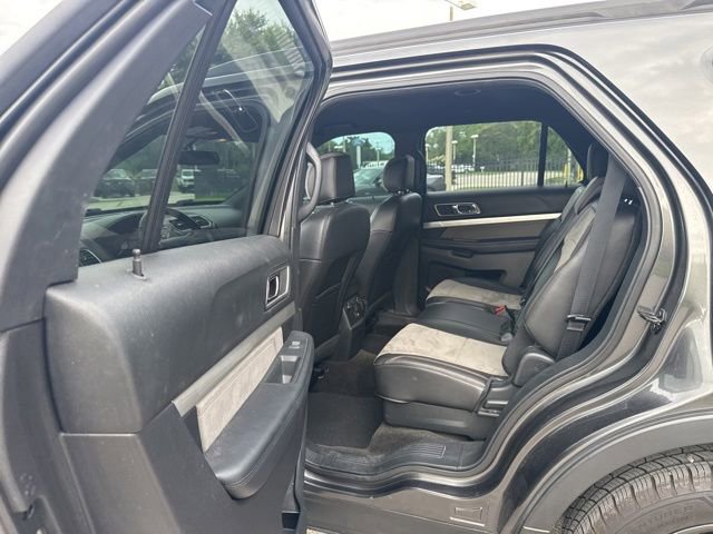 Used 2017 Ford Explorer XLT w/ Equipment Group 202A FWD image 14