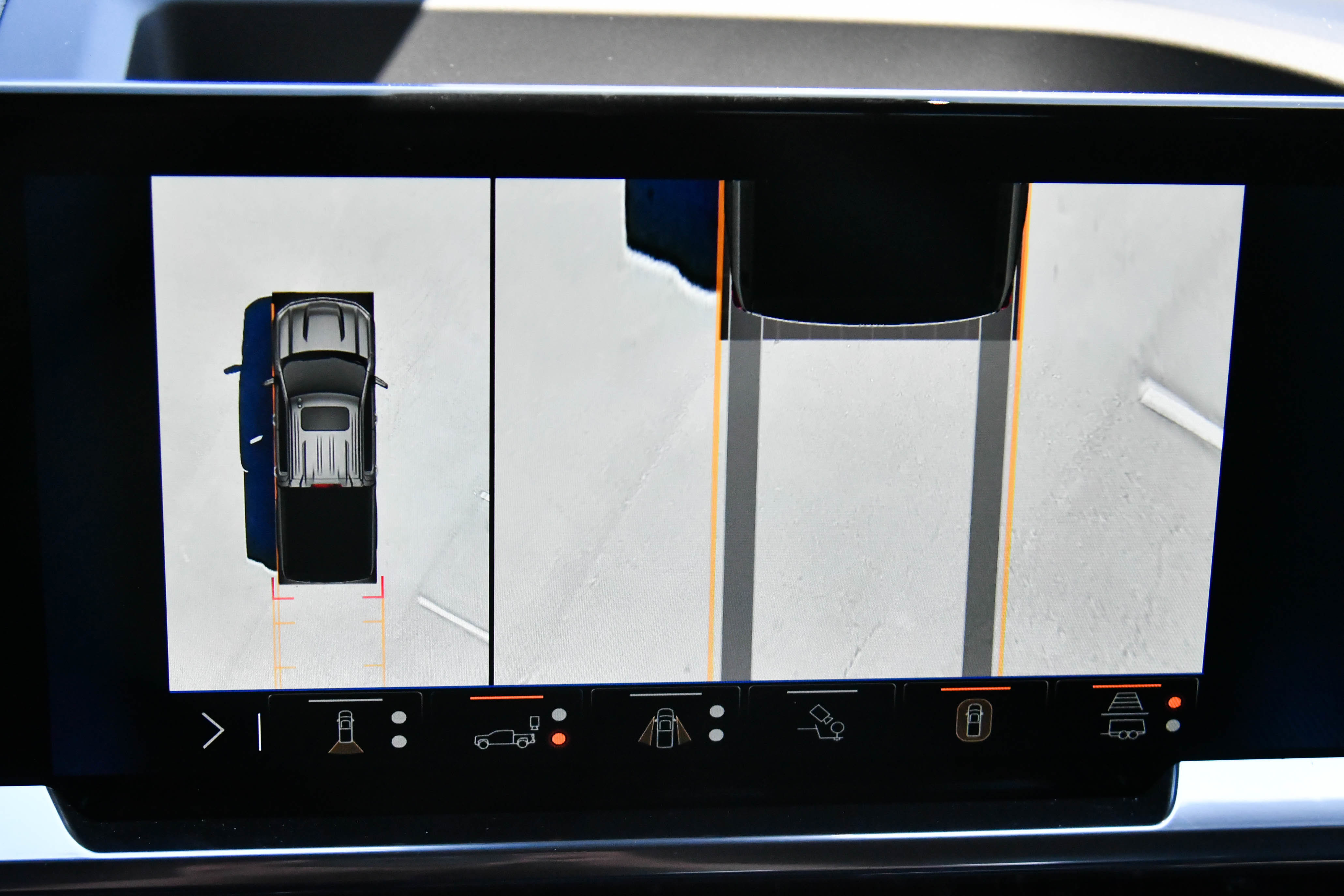 Used 2024 Chevrolet Silverado 1500 LTZ w/ Technology Package AWD/4WD image 23