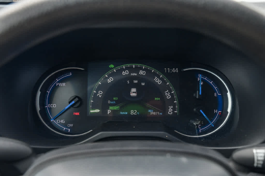 Used 2025 Toyota RAV4 XLE AWD/4WD image 26
