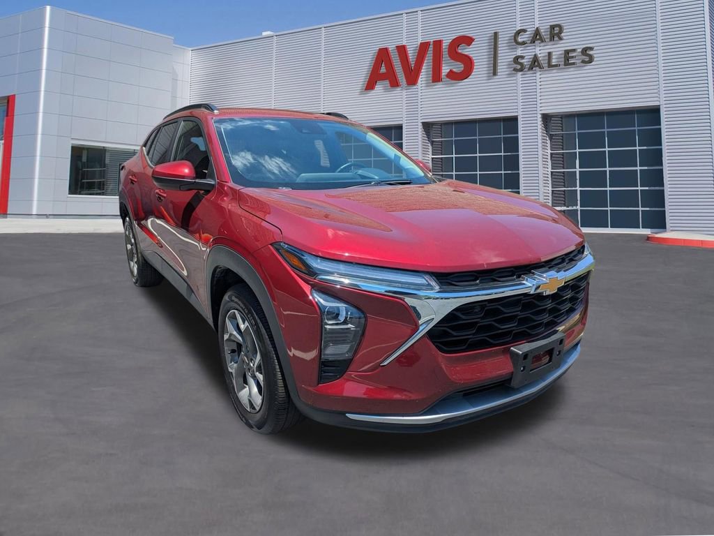 Used 2025 Chevrolet Trax LT w/ LT Convenience Package FWD image 3