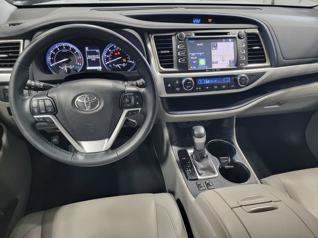 Used 2019 Toyota Highlander XLE AWD/4WD image 28