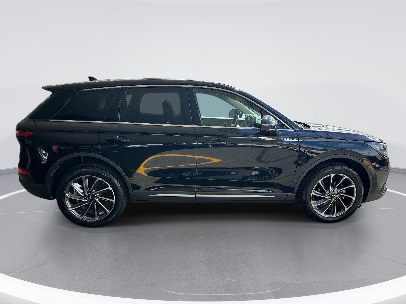 Used 2023 Lincoln Corsair AWD w/ Equipment Group 101A image 4