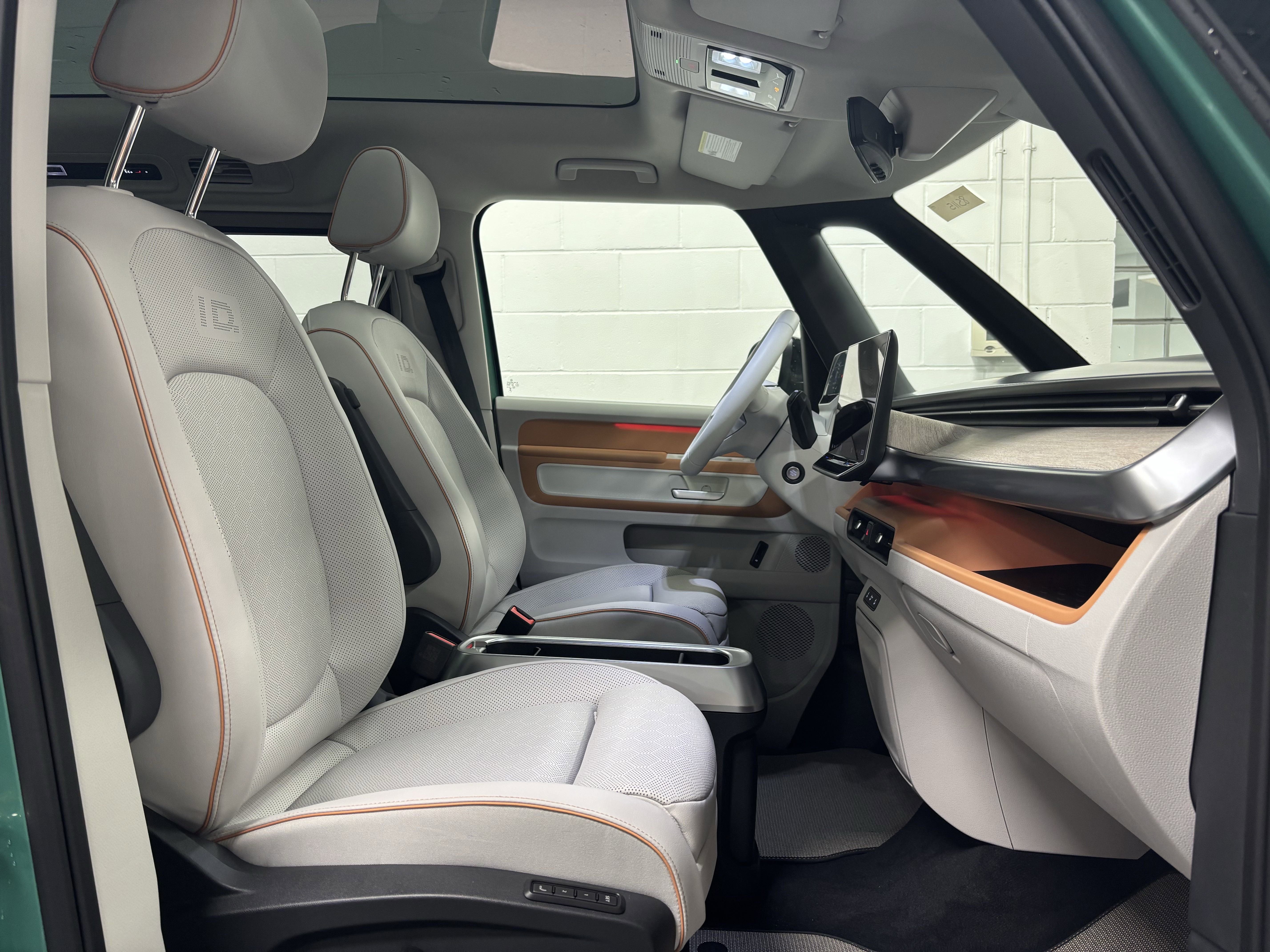 New 2025 Volkswagen ID. Buzz 1st Edition AWD/4WD image 10