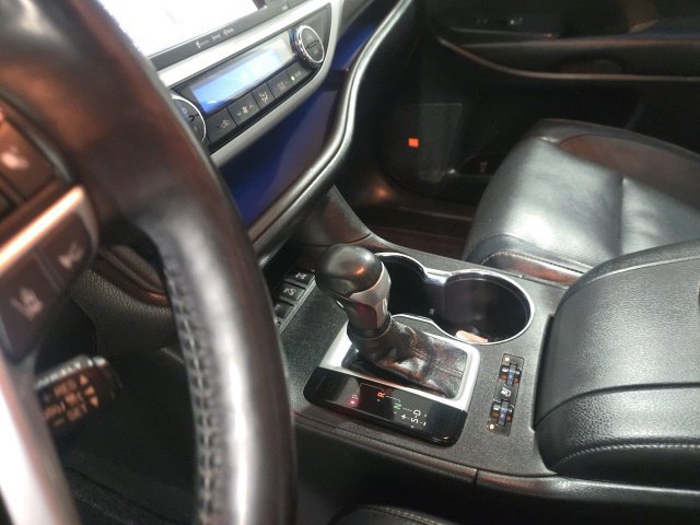 Used 2019 Toyota Highlander Limited Platinum AWD/4WD image 25