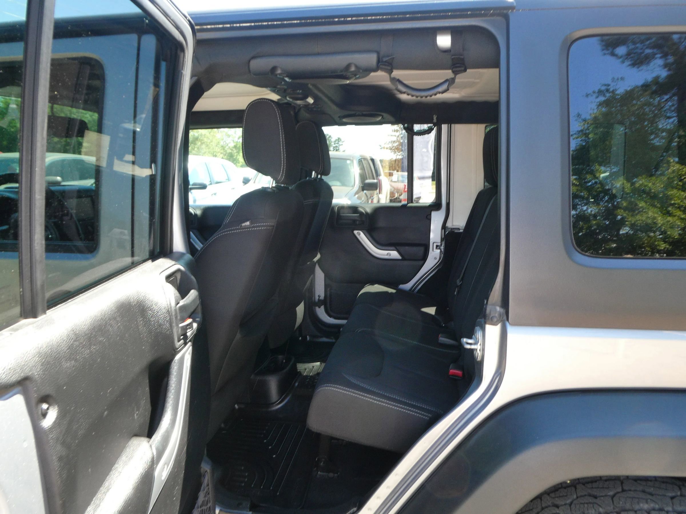 Used 2013 Jeep Wrangler Unlimited Rubicon w/ Connectivity Group AWD/4WD image 27