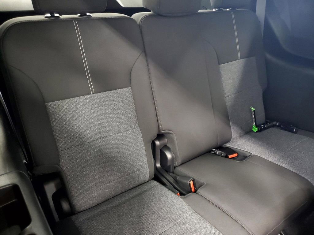 Used 2025 GMC Acadia Elevation image 21