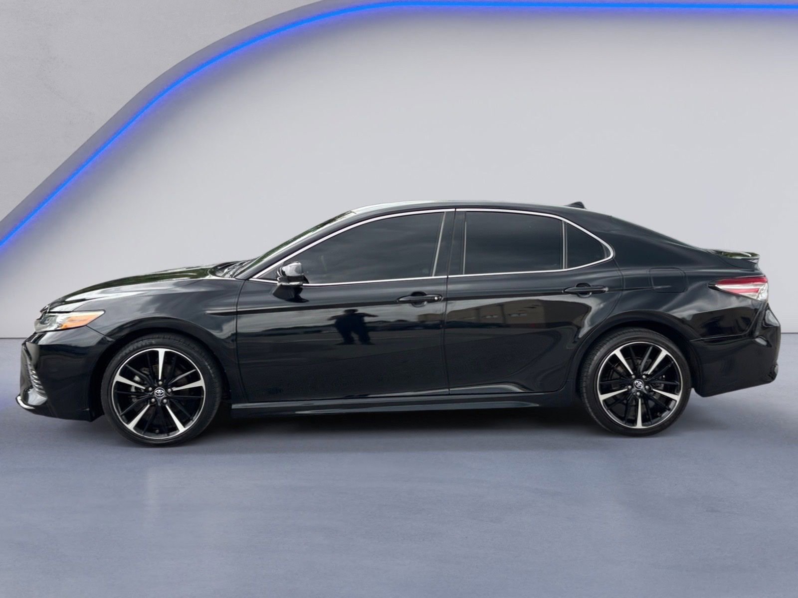 Used 2019 Toyota Camry XSE FWD image 8