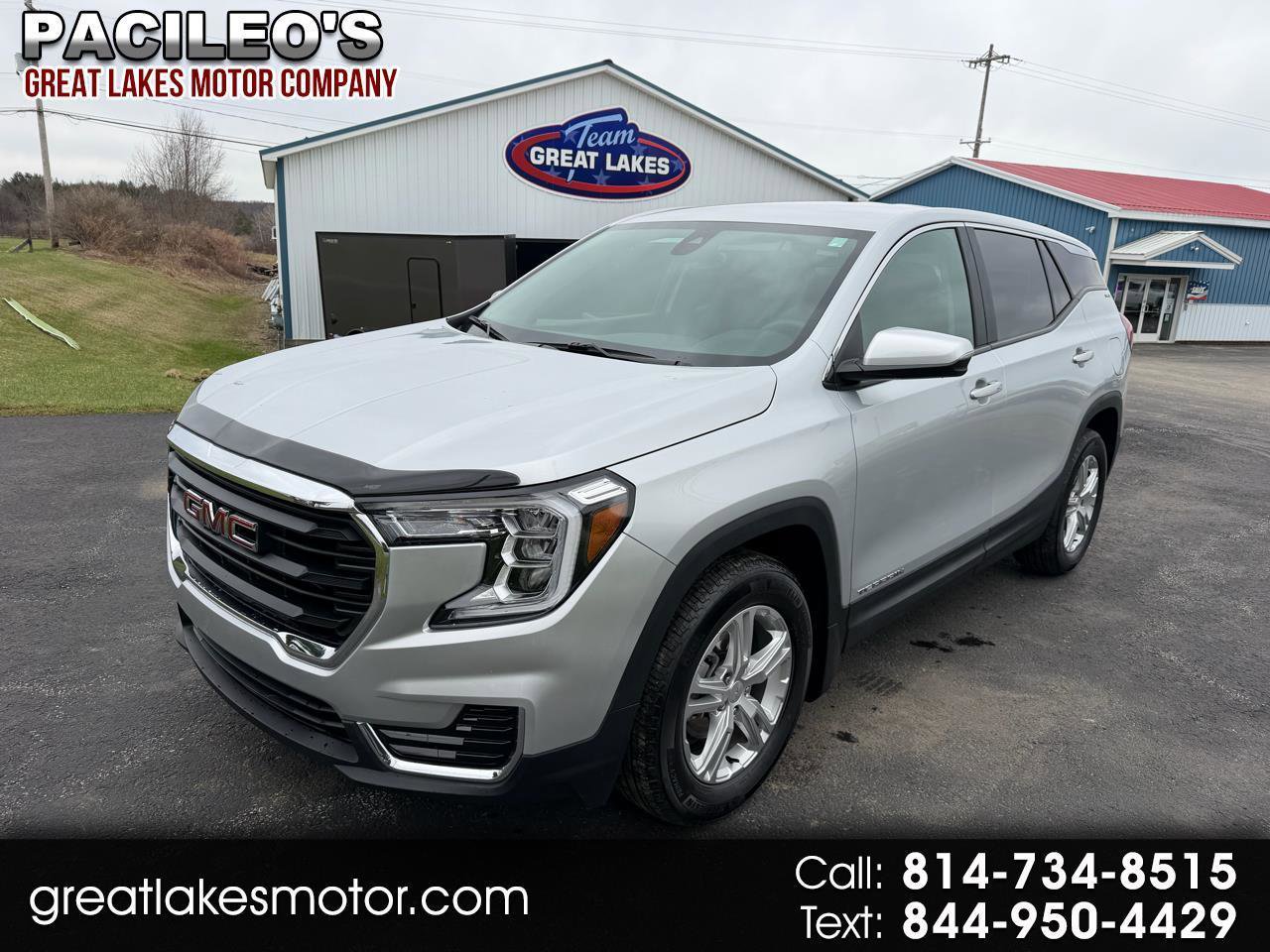 Used 2022 GMC Terrain SLE image 1