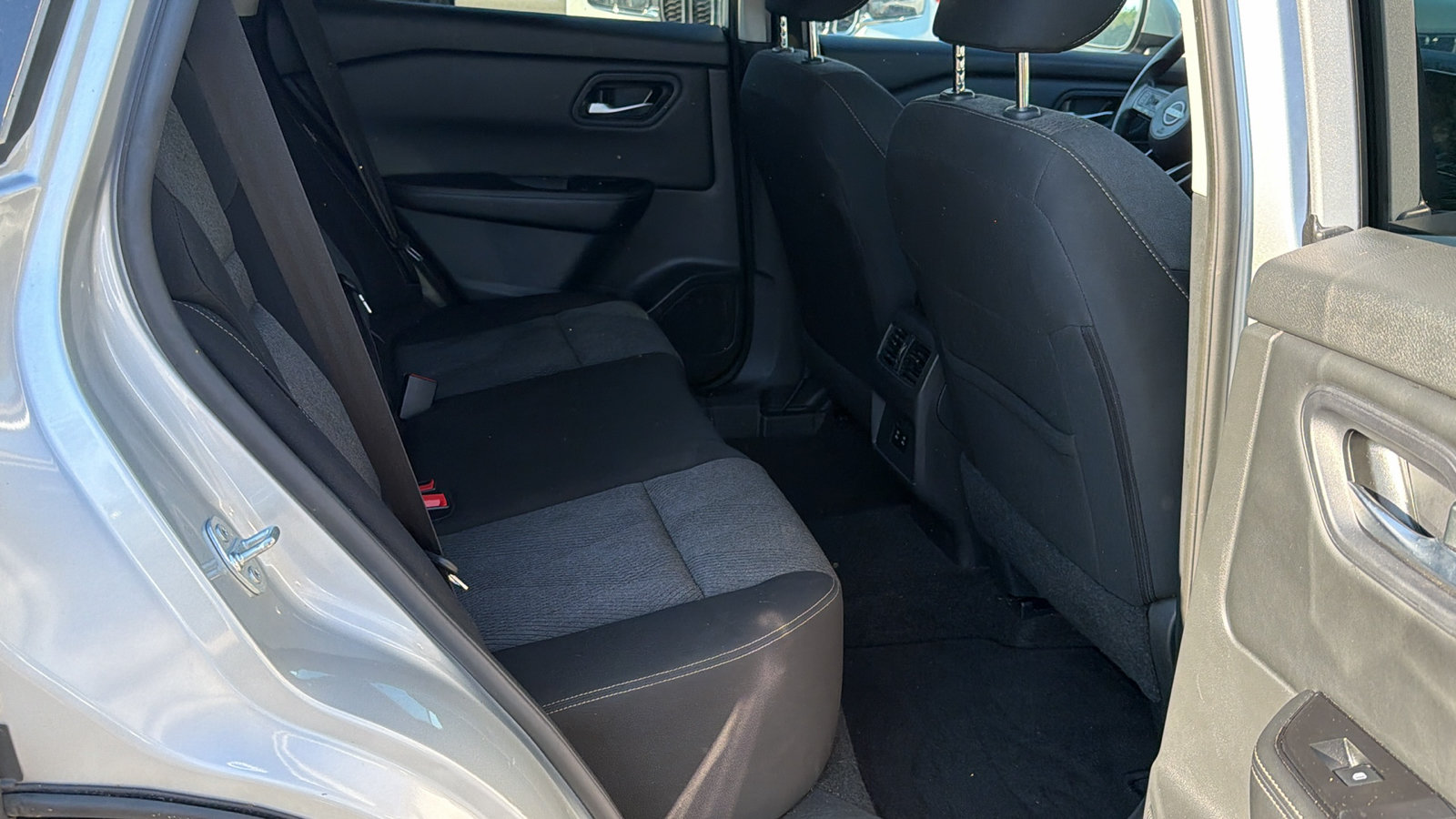 Used 2024 Nissan Rogue SV AWD/4WD image 21