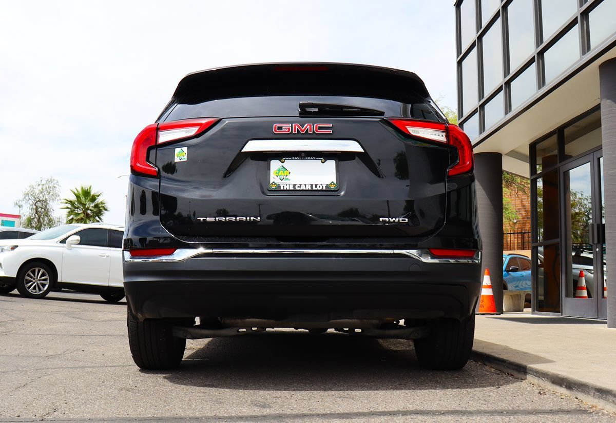 Used 2023 GMC Terrain SLT AWD/4WD image 12