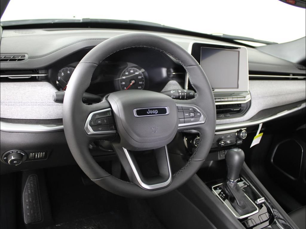 New 2025 Jeep Compass Latitude AWD/4WD image 14