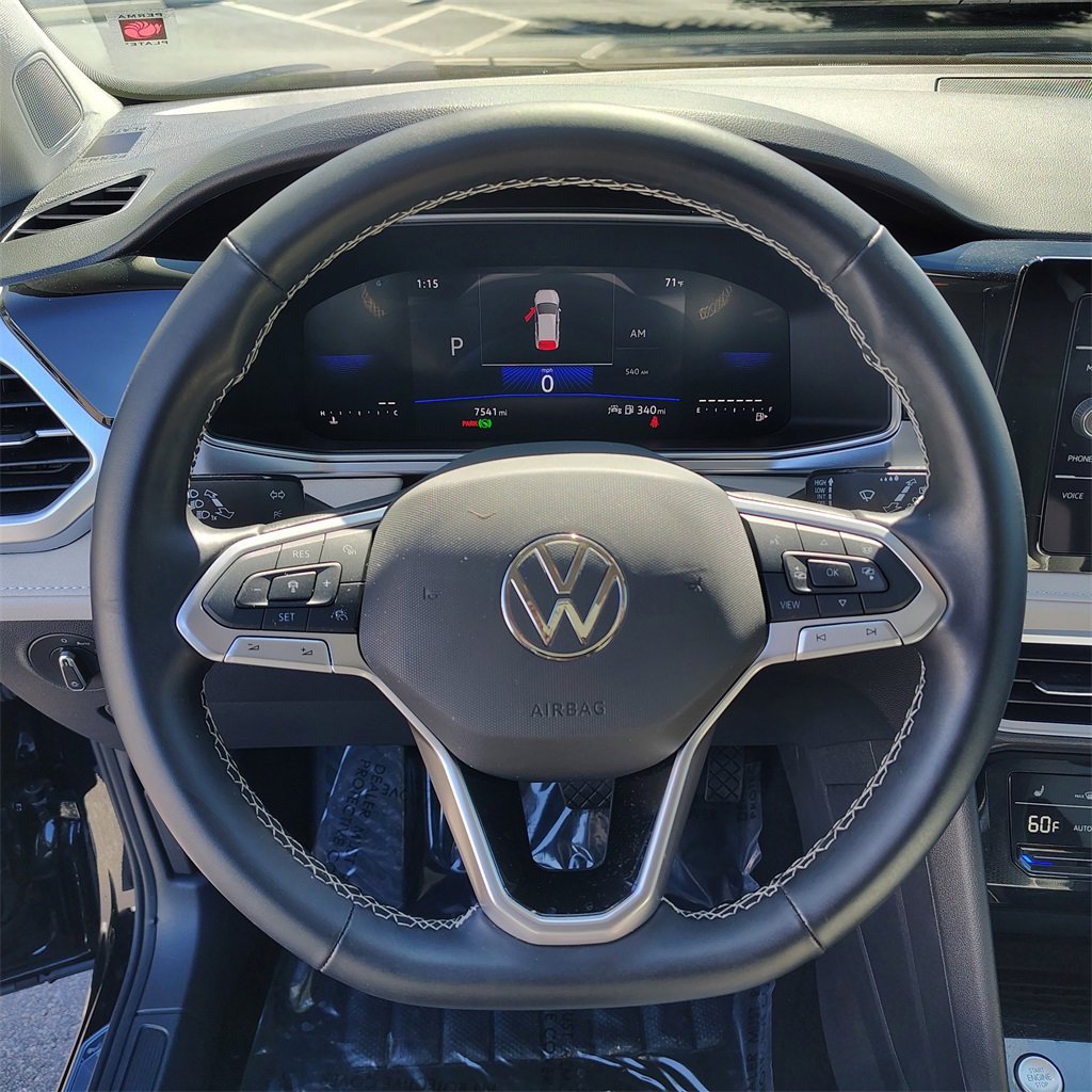 Certified 2025 Volkswagen Taos SE image 26