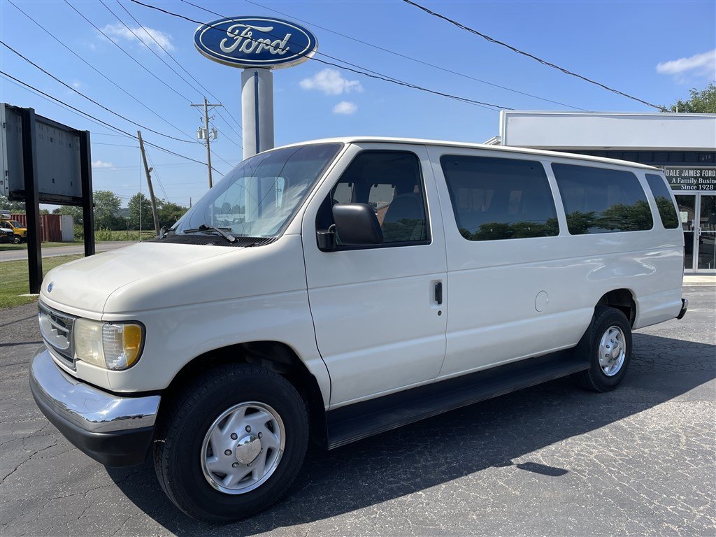 Used 1996 Ford E-350 and Econoline 350 Club Wagon RWD image 1