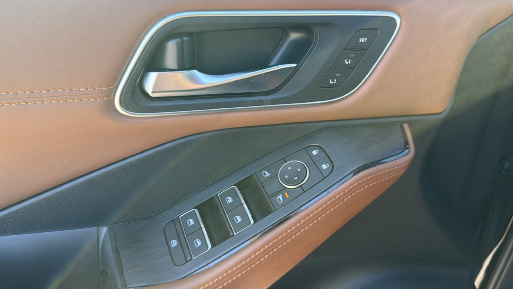 Used 2025 Nissan Rogue Platinum w/ Tech Package FWD image 29