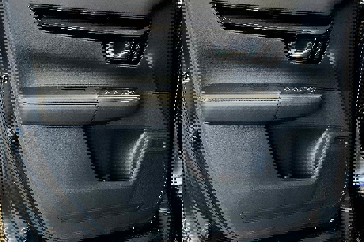 Used 2025 Honda CR-V EX-L image 18