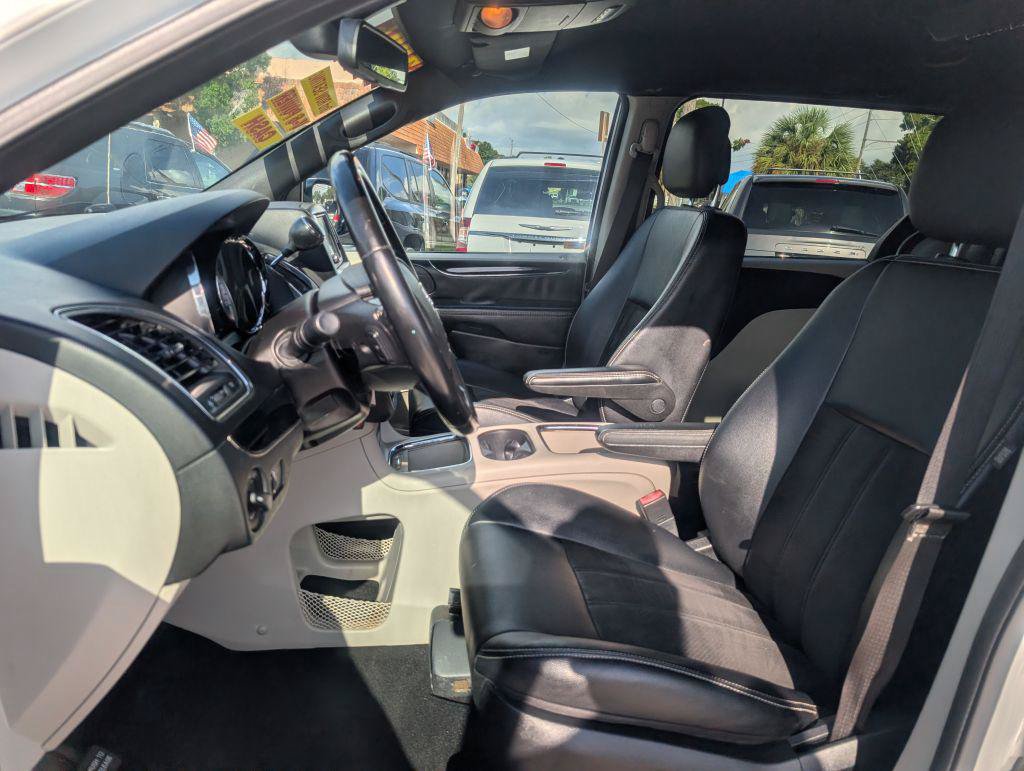 Used 2020 Dodge Grand Caravan SXT FWD image 9