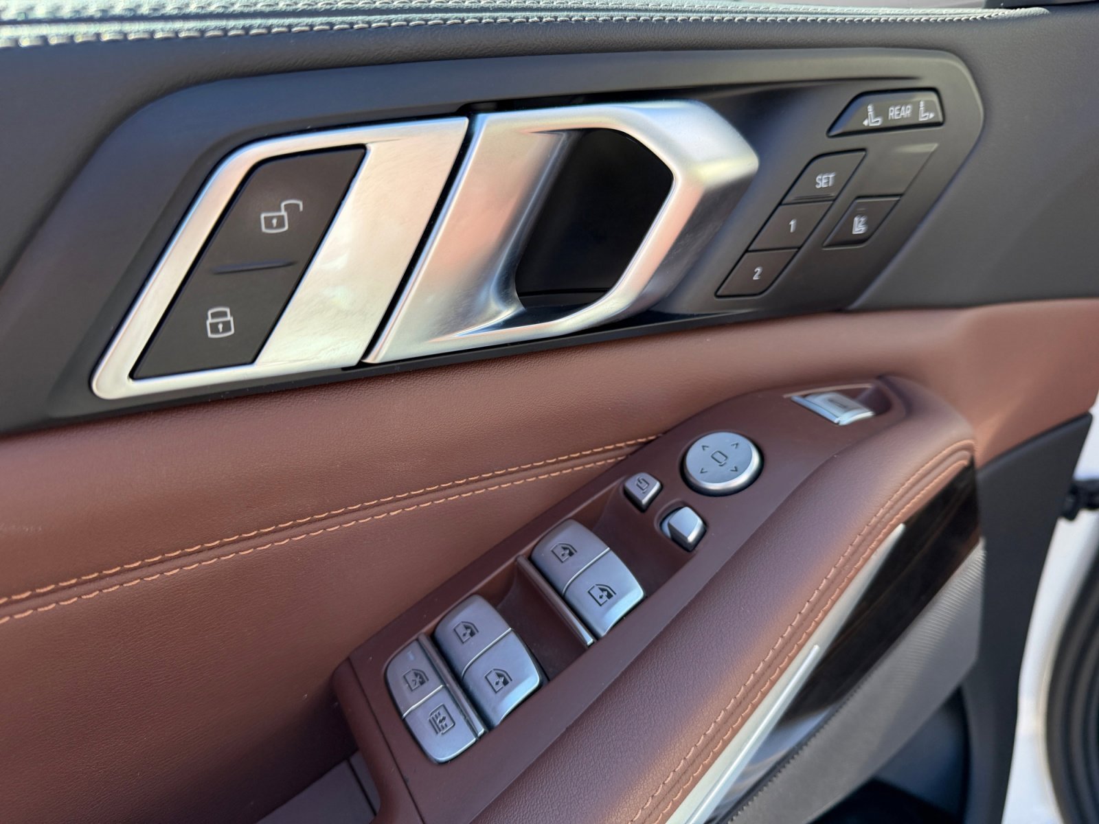 Used 2024 BMW X7 xDrive40i w/ Premium Package AWD/4WD image 13