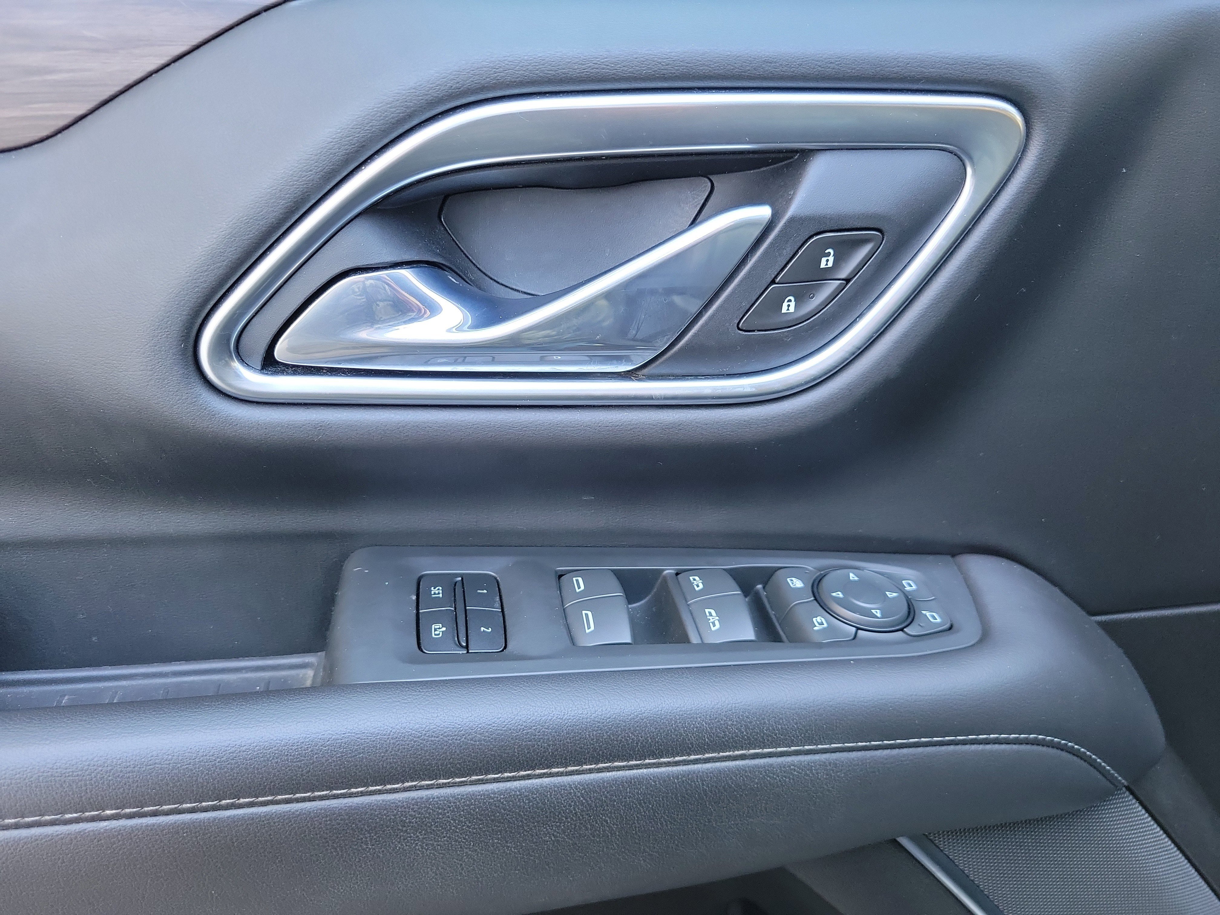 Used 2021 Chevrolet Tahoe Z71 w/ Luxury Package image 12