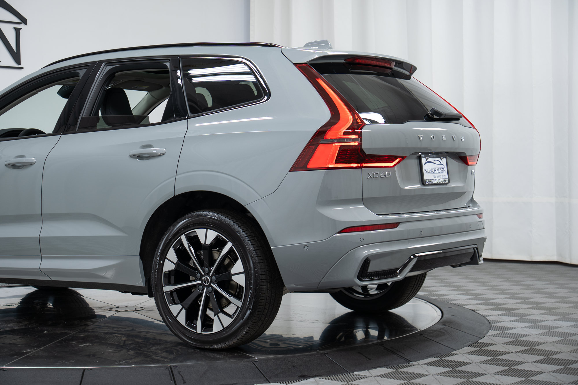 New 2027 Volvo XC60 B5 Plus AWD/4WD image 28