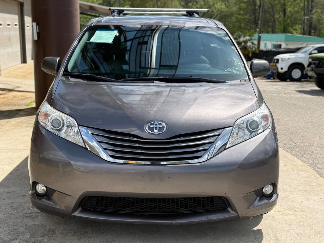 Used 2017 Toyota Sienna XLE Premium w/ Protection Package AWD/4WD image 3