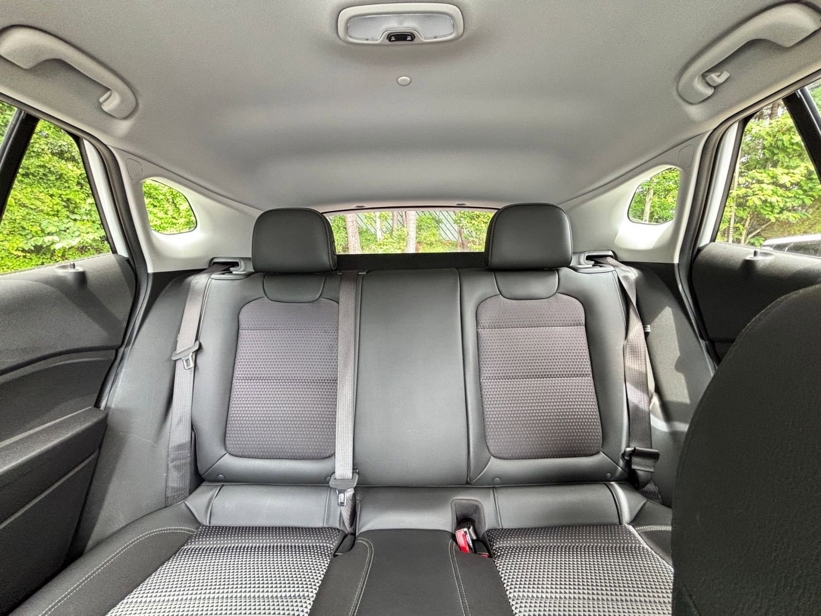 Used 2025 Chevrolet Trax LT FWD image 38