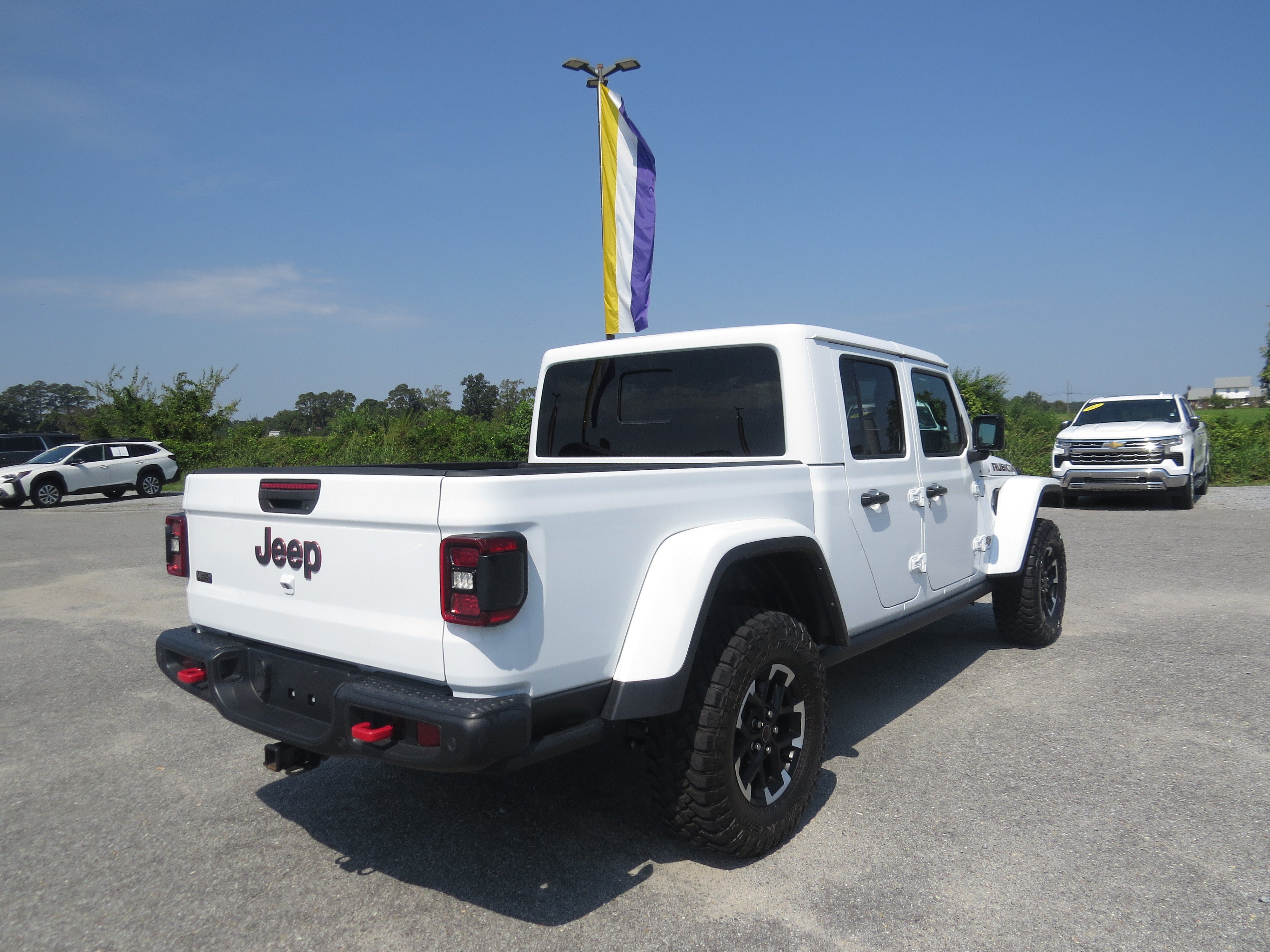 Used 2024 Jeep Gladiator Rubicon AWD/4WD image 3