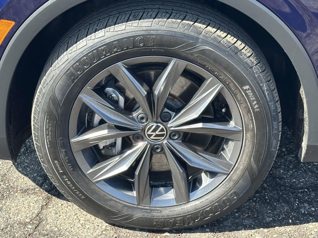 Certified 2023 Volkswagen Tiguan SE w/ Panoramic Sunroof Package image 9