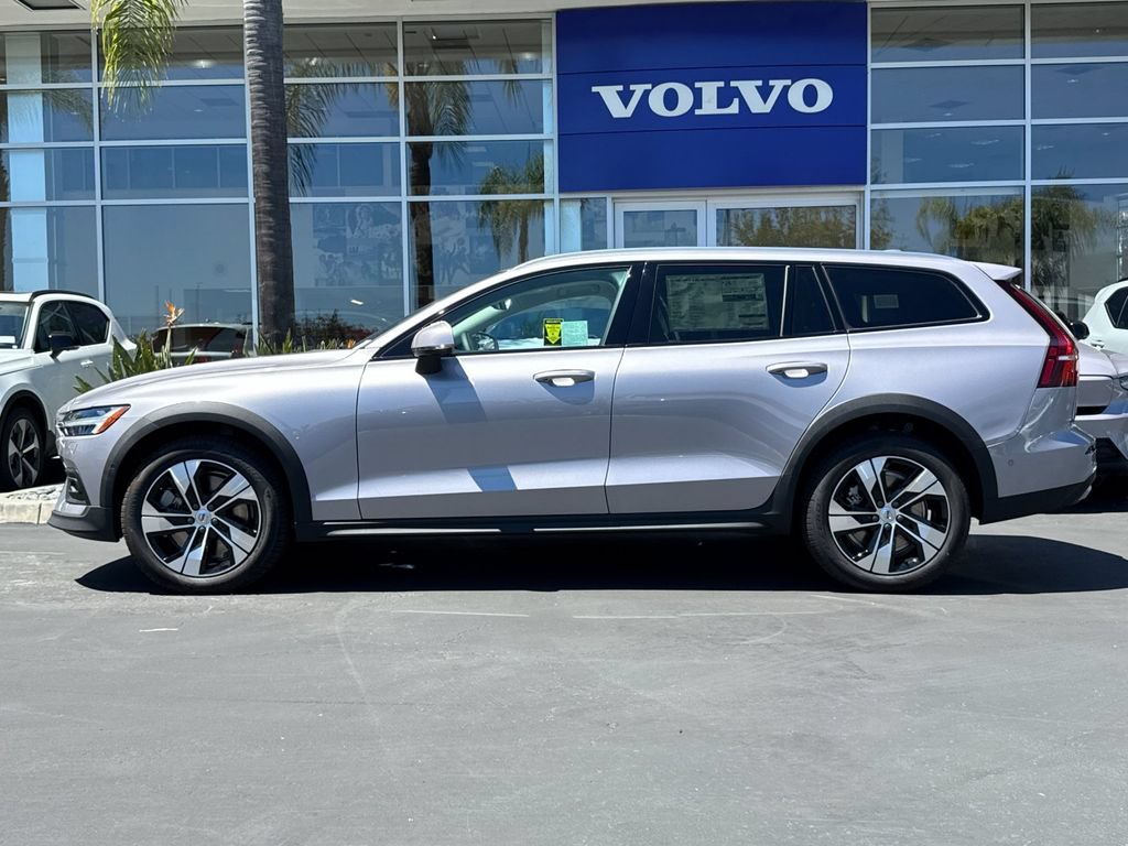 New 2026 Volvo V60 B5 Cross Country Plus w/ Climate Package AWD/4WD image 2