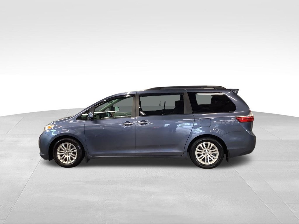 Used 2015 Toyota Sienna XLE FWD image 3