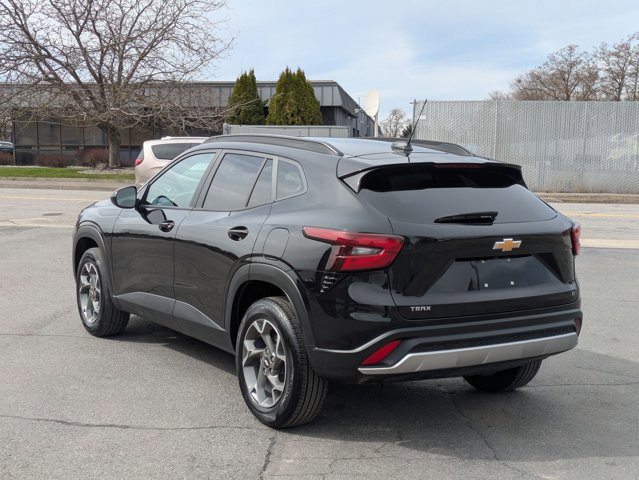 Used 2025 Chevrolet Trax LT image 8