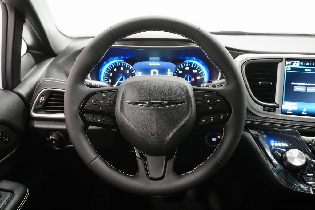 New 2026 Chrysler Pacifica Select w/ S Appearance Package image 20