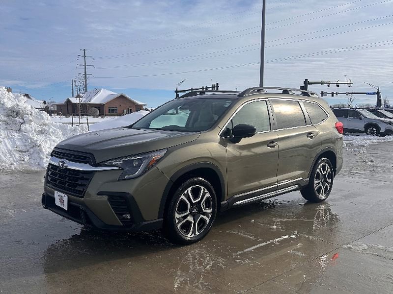 Used 2025 Subaru Ascent Limited AWD/4WD image 2