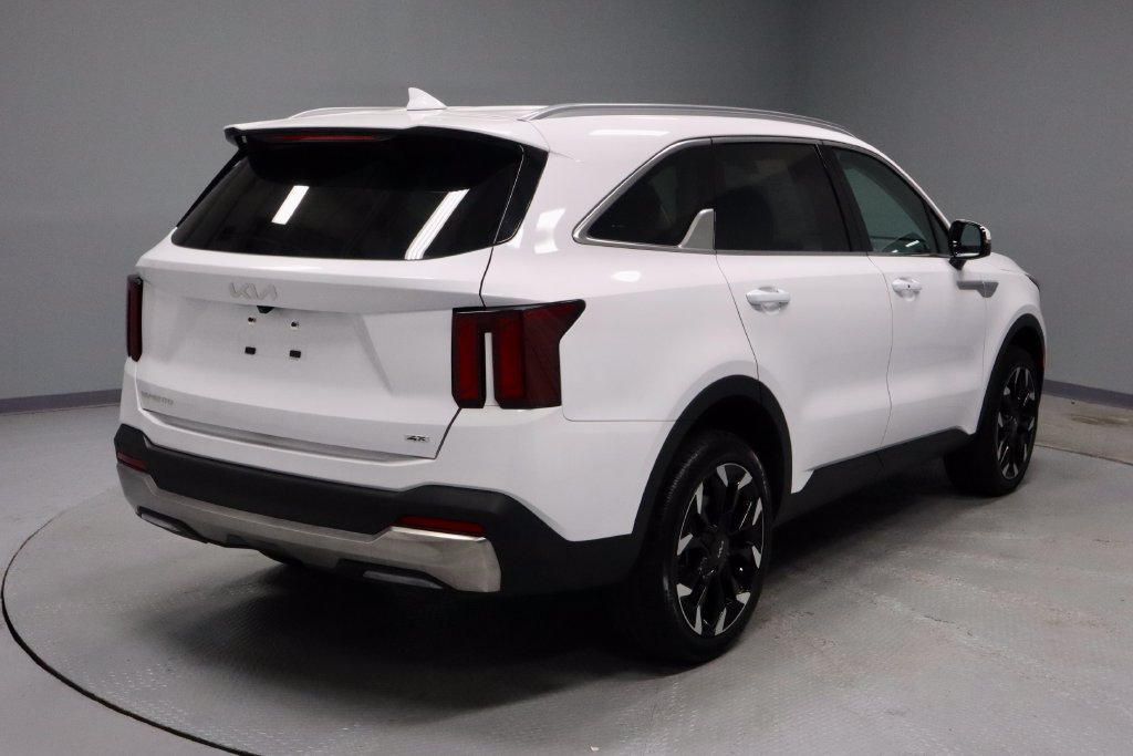 Used 2025 Kia Sorento EX AWD/4WD image 11