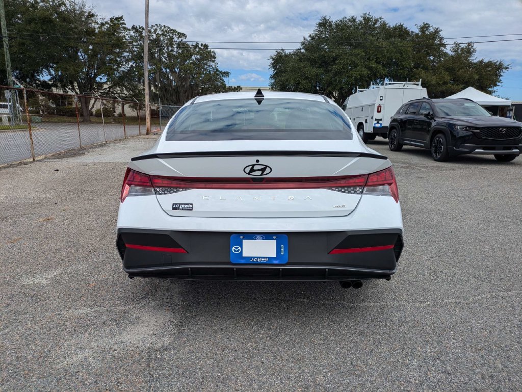 Used 2025 Hyundai Elantra SEL FWD image 5