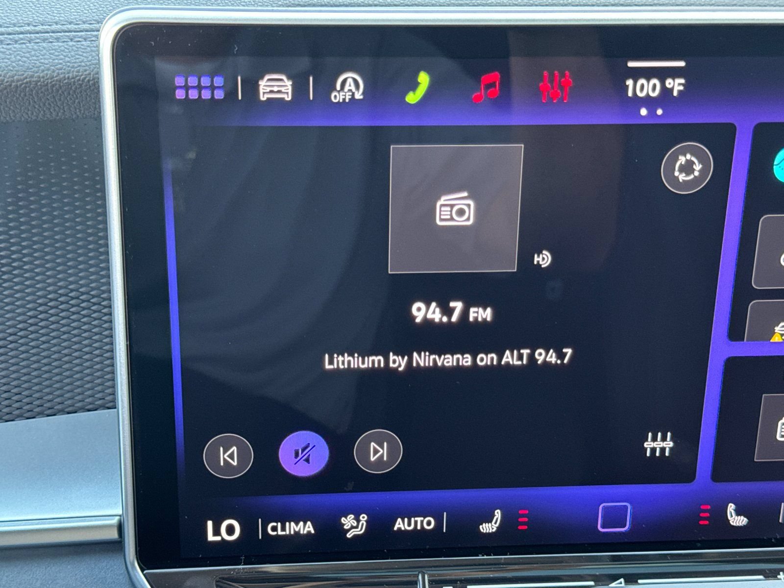 New 2026 Volkswagen Tiguan SE FWD image 18