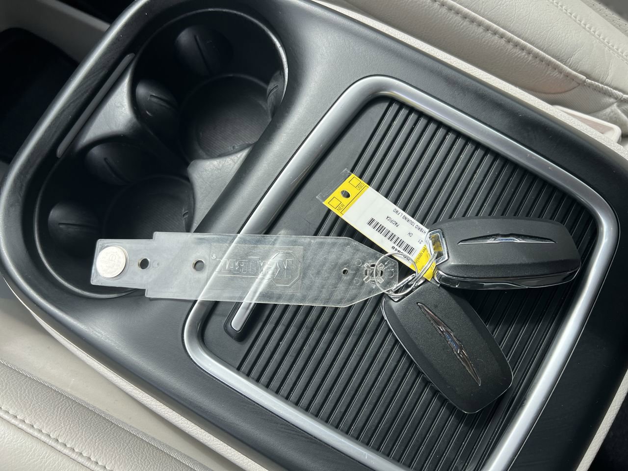 Used 2021 Chrysler Pacifica Touring-L FWD image 37
