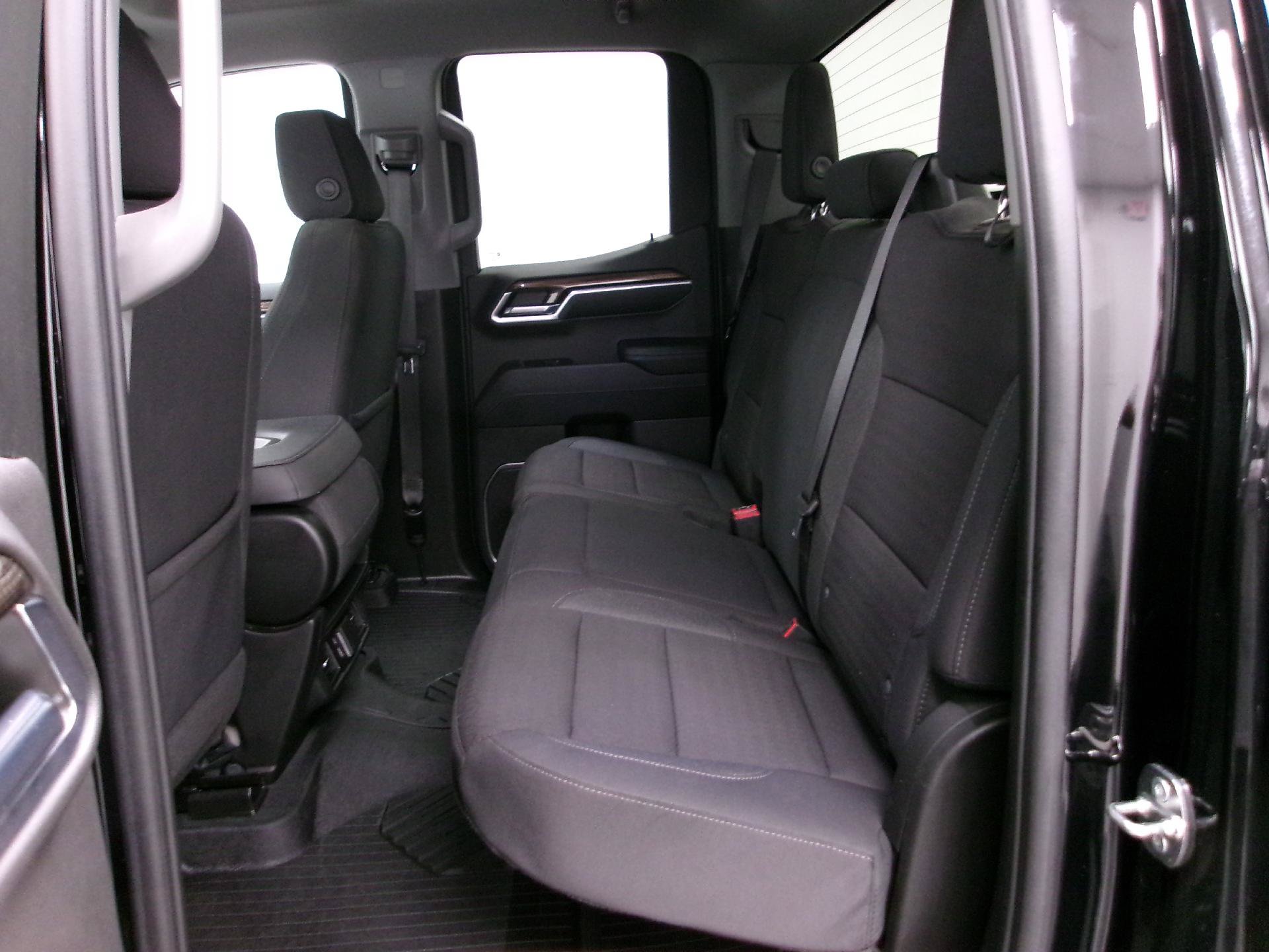 Used 2023 Chevrolet Silverado 1500 RST w/ Z71 Off-Road Package AWD/4WD image 9