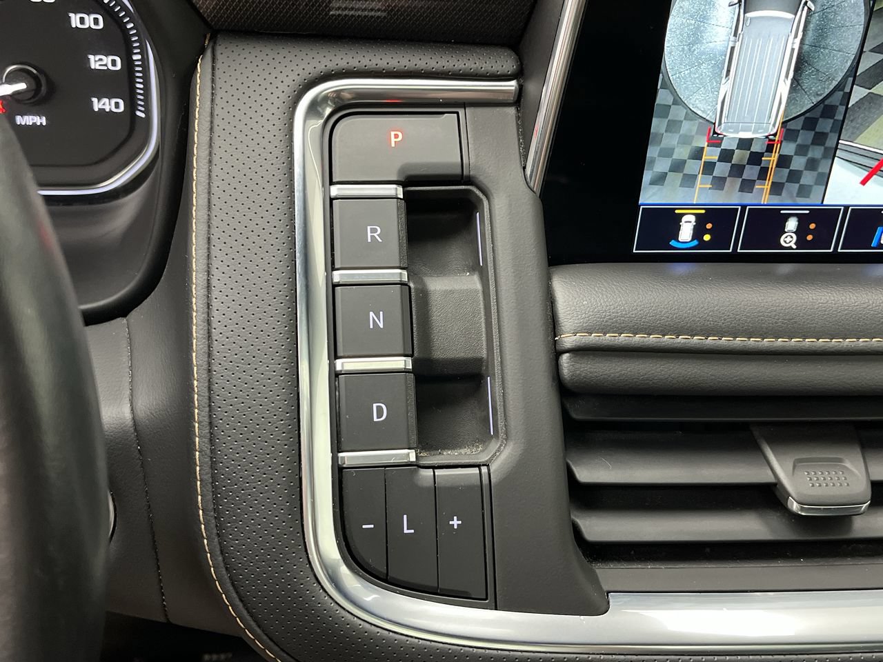 Certified 2021 GMC Yukon XL AT4 w/ Technology Package AWD/4WD image 27