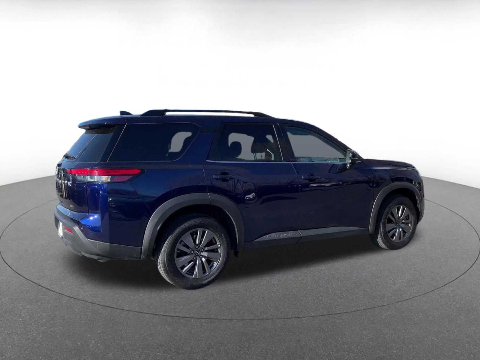 Used 2025 Nissan Pathfinder SV image 15