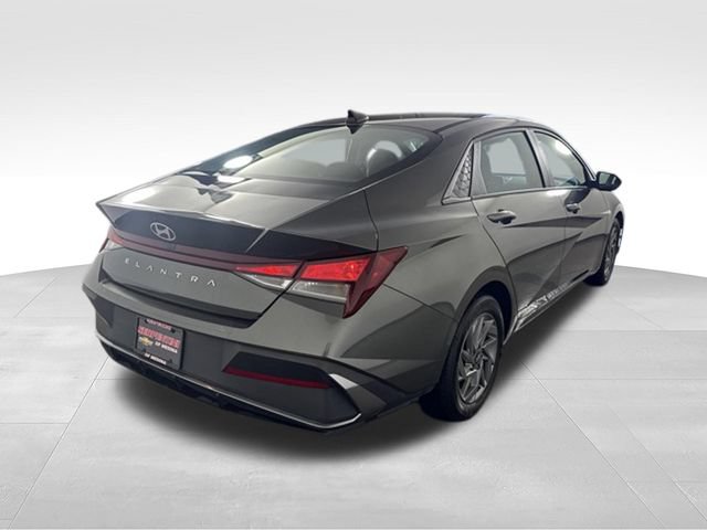 Used 2024 Hyundai Elantra SEL FWD image 9