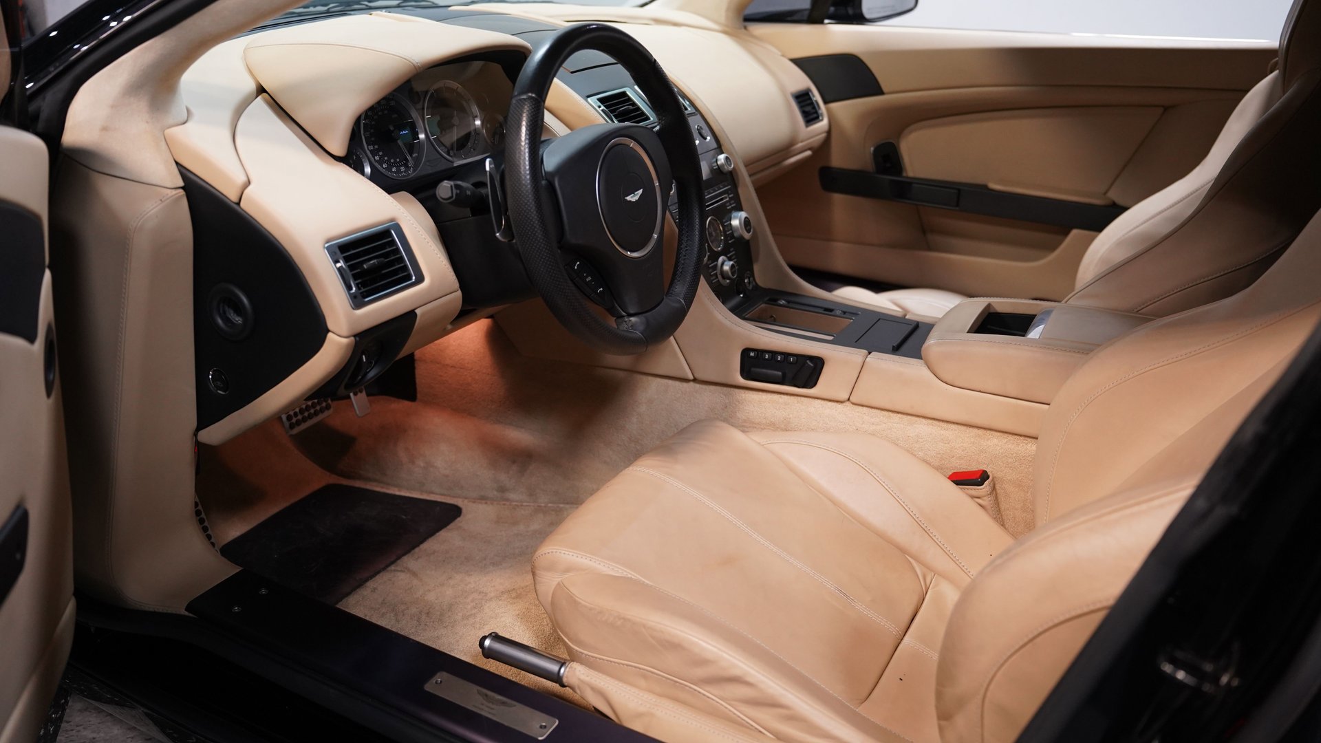 Used 2009 Aston Martin V8 Vantage V8 image 4