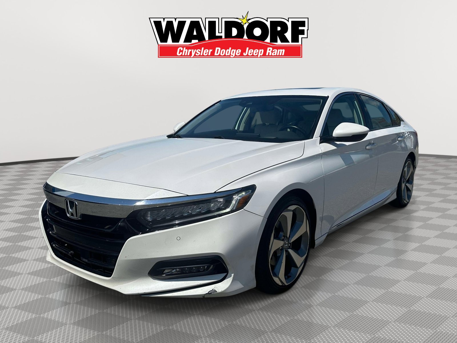 Used 2018 Honda Accord Touring image 3