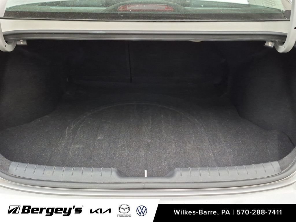 Used 2022 Hyundai Elantra Limited FWD image 25