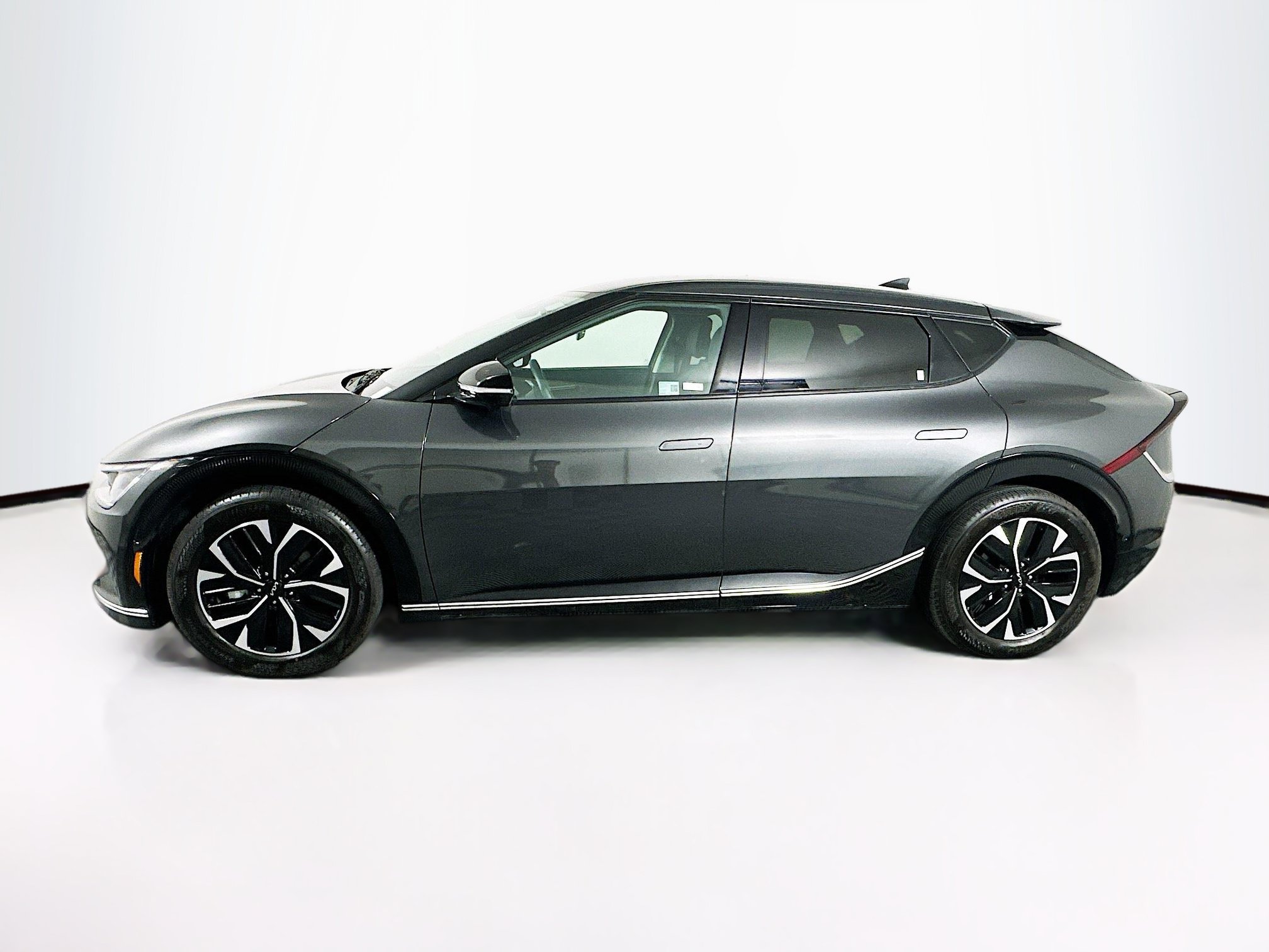 Used 2024 Kia EV6 Wind w/ Wind Technology Package AWD/4WD image 4