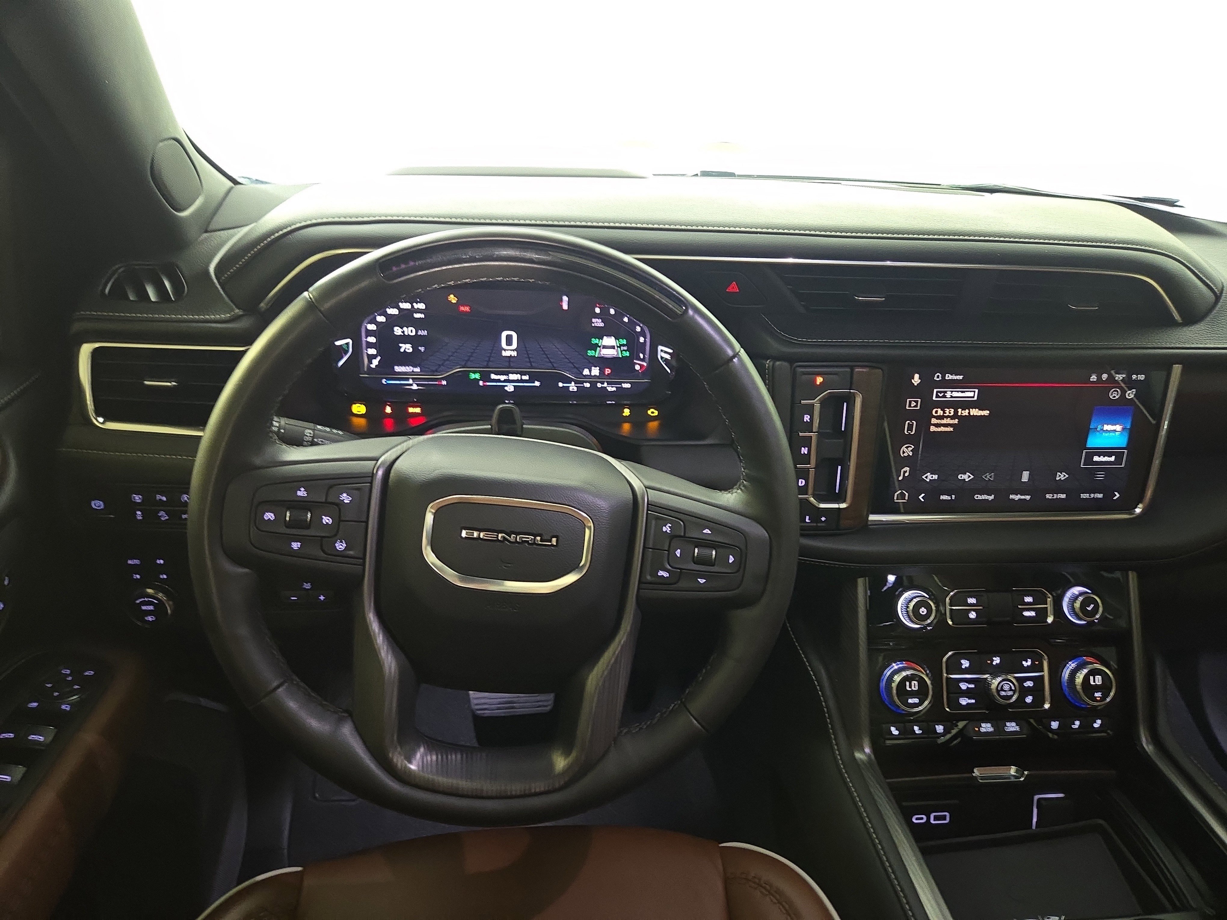 Used 2023 GMC Yukon XL Denali Ultimate AWD/4WD image 16