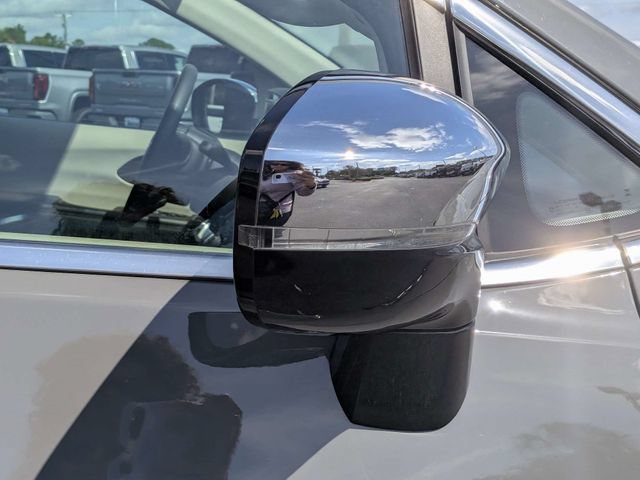 Used 2023 Chrysler Pacifica Limited FWD image 10